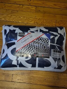 Utopia Navy and White Brushed Microfiber Comforter Set
